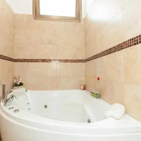 Bright With Balcony And Jacuzzi, Milan Area * Cesate