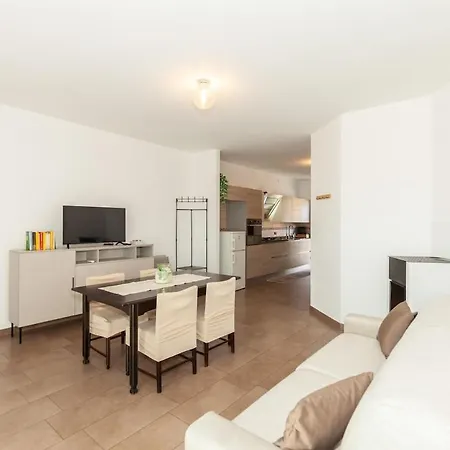 بيت للعطل Bright With Balcony And Jacuzzi, Milan Area *