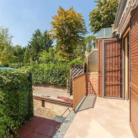 Bright With Balcony And Jacuzzi, Milan Area بيت للعطل Cesate