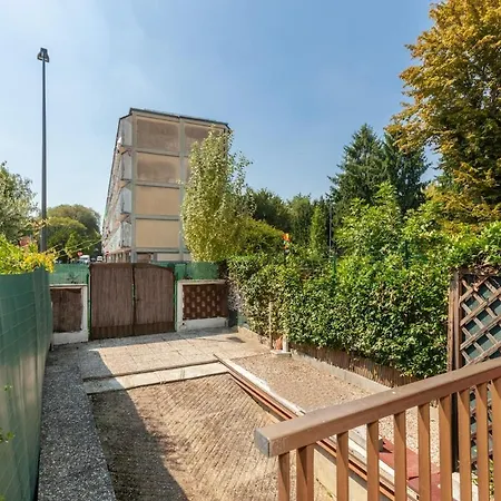 Bright With Balcony And Jacuzzi, Milan Area