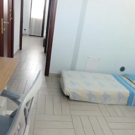 Bright With Balcony And Jacuzzi, Milan Area *